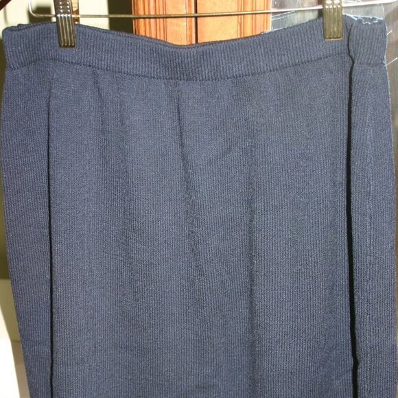 St. John Basics navy blue santana knit skirt, size 14 - Picture 2 of 3